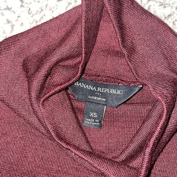 Banana Republic Burgundy Dolphin Hem Turtle Neck Sweater - Picture 3 of 3